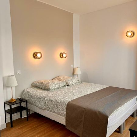 Studio 4 Pers Face Gare Sncf Appart Hotel Le Cygne D4 Бурж Екстериор снимка