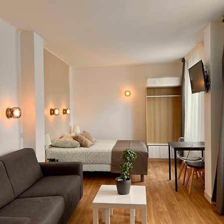 Studio 4 Pers Face Gare Sncf Appart Hotel Le Cygne D4 Бурж Екстериор снимка